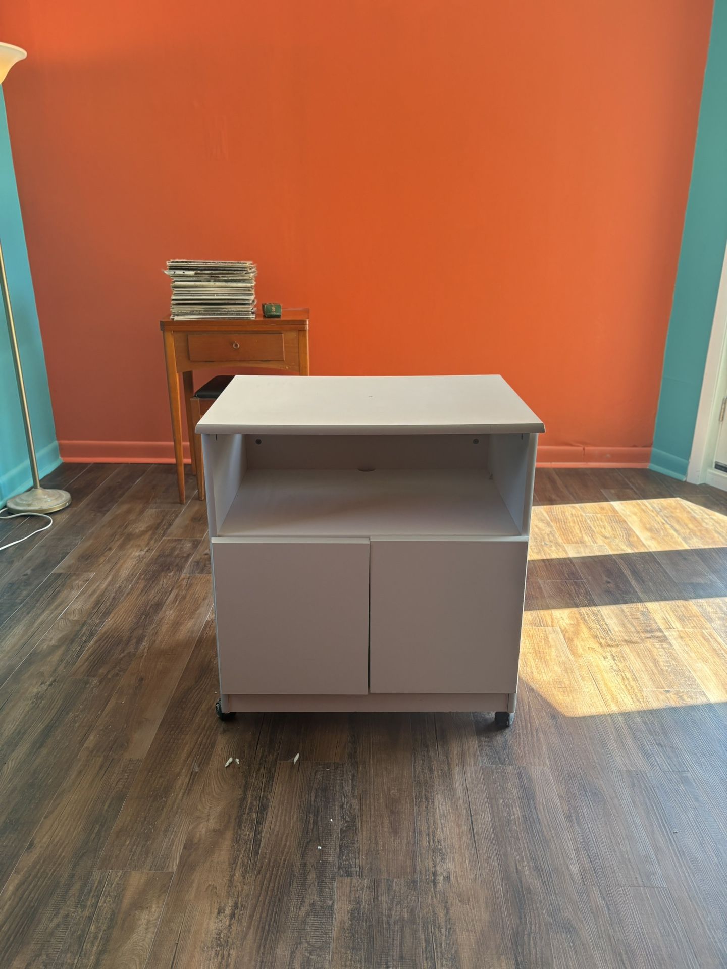 Rolling Nightstand/ Table