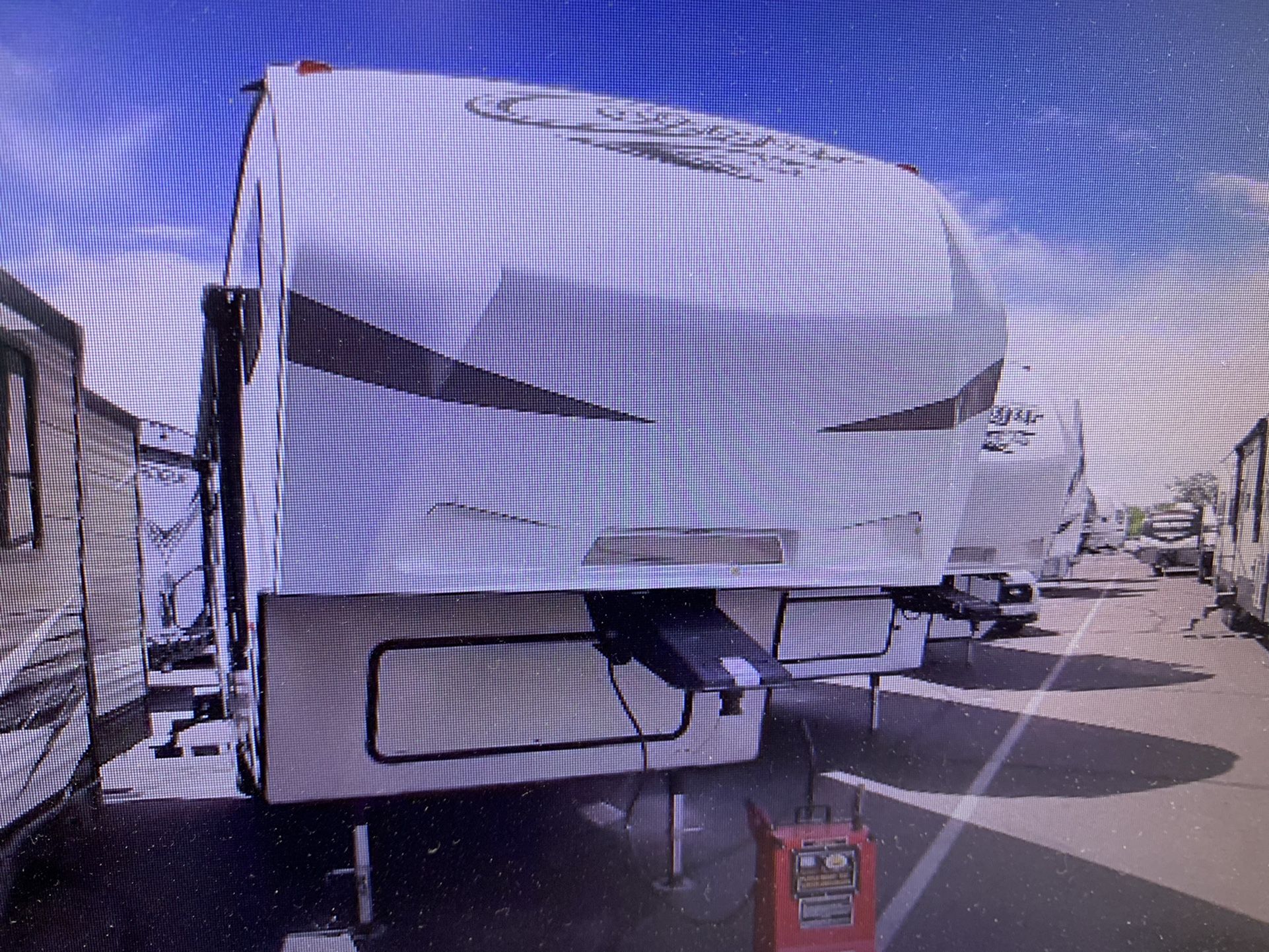 2018 COUGAR 26 Ft. 5/wheel 