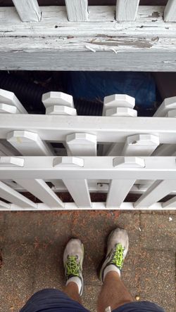 Fence 5 pieces white just below hip height