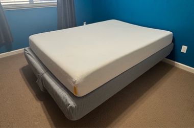 $60 today only! Sunday the 14th! Simmons Full Size Memory Foam Mattress – Clean & Great Condition!