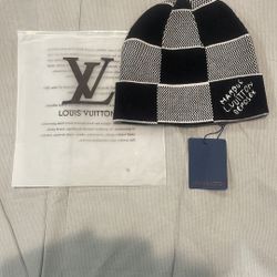 L* Marque Black and White Beanie