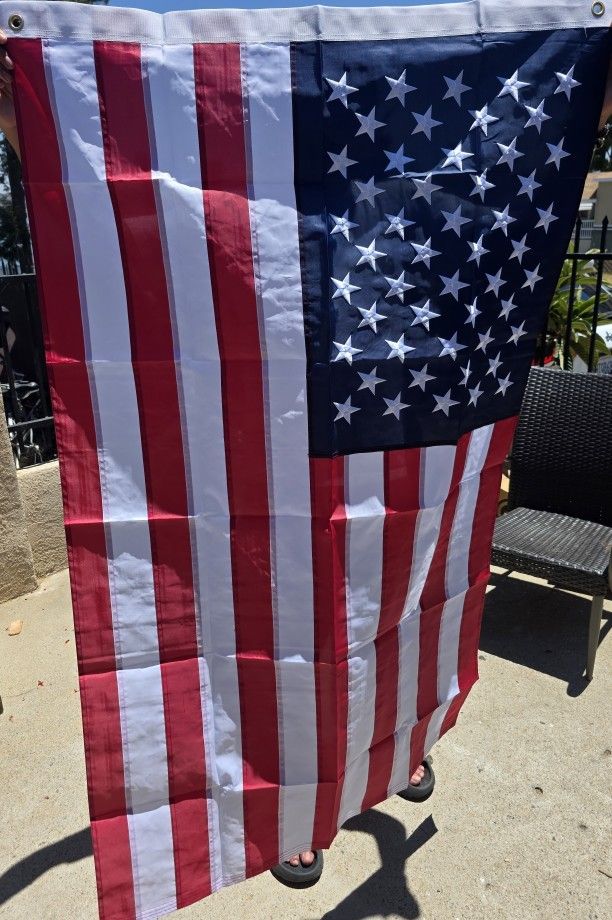 *RED *WHITE & BLUE* American Flag* 3x5'