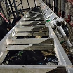 Great Condition Aluminum Ladders 24 N ,28ft