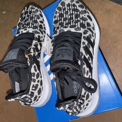 NEW adidas Women’s Sneakers Size 7 Leopard Print 