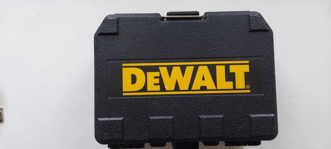 NEW DeWalt DW08802CG Green Self-Leveling Cross Line Laser Level NEW