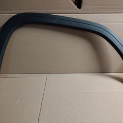 Brand New 2019 To 2022 GMC Right Hand Fender Trim OEM Part