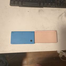 2 Nintendo Ds