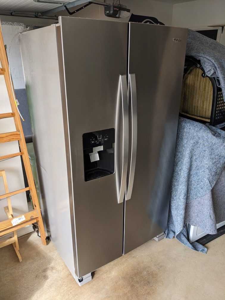 New Whirlpool Fridge w Ice Maker and Water Dispenser