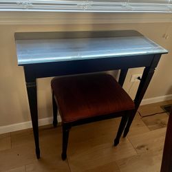 Wood Table With Stool & Glass Top