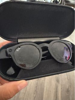 Rayban meta round with case