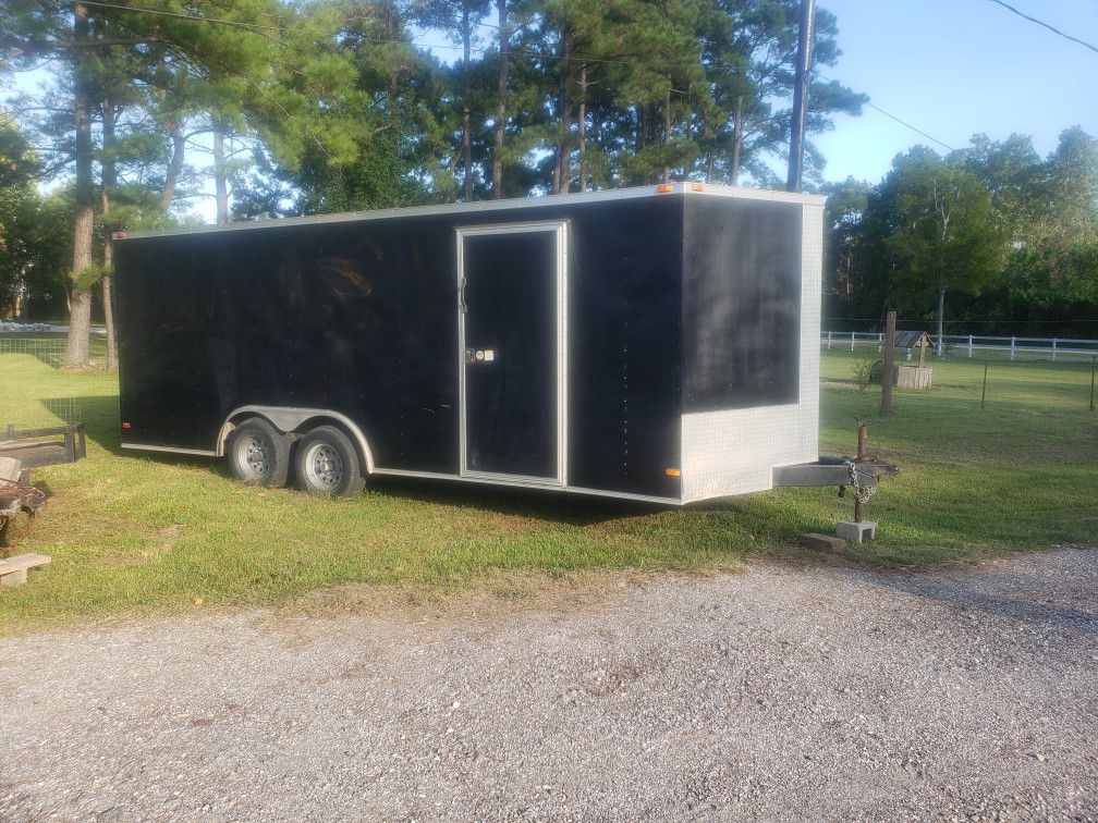 2015 covered wagon 20 ft enclosed trailer