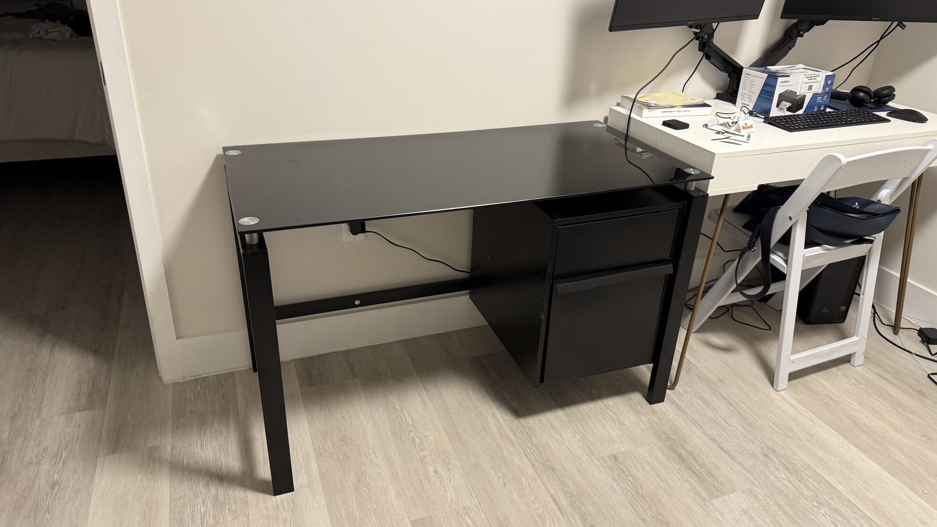 Black Desk
