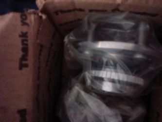 2005 Hyundai Tucson rear axle hub bearing set and ac condenser new.