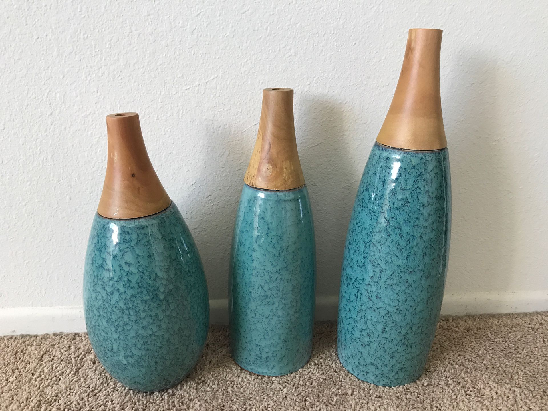 Set of 3 clay vase