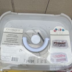 Cake Or Treat Carrier 