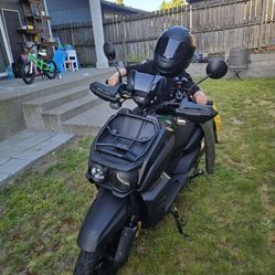 Cool Ride Motorcycle  For Summer. 150..Cc Clean Title With HELMET BACK PACK AND COMPLETE 2 Wheel Locks