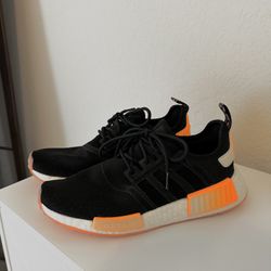 Adidas Men Show Size 8.5 Black With Orange