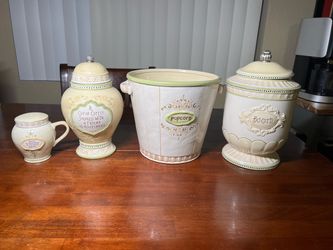 Beautiful 4-piece coordinating ceramic kitchen collection in excellent condition.