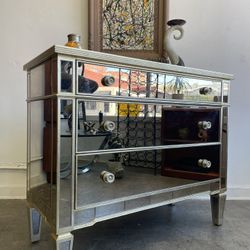 Walter Of Wabash Mirrored Chest Of Drawers