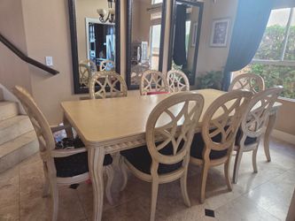 Beautiful 8 seater dining table for sale -550 obi