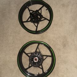 Ninja Kawasaki 400cc Rims (small dent on both)