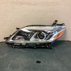 2017 2018 2019 TOYOTA SIENNA LEFT HEADLIGHT 