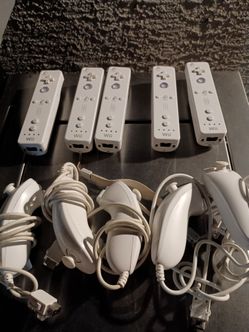 Wii controllers and nunchucks ( read description)