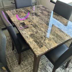 Medium Size Dining Set 