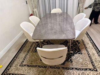 Juego De Comedor En Venta. Ask For Price 