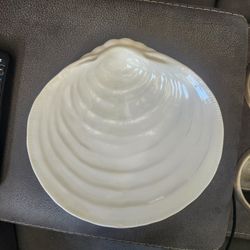 Pottery Barn Clamshell 1 White Salad Plate (8”) Shell Shape Beautiful