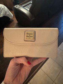 Dooney & Bourke wallet