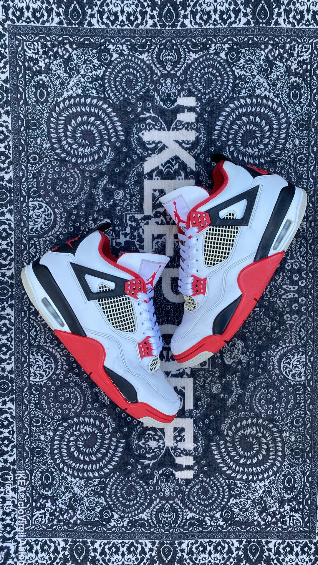 Jordan 4 Fire red 