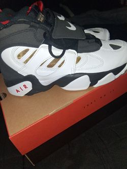 Nike Air Diamond Turf Sneakers