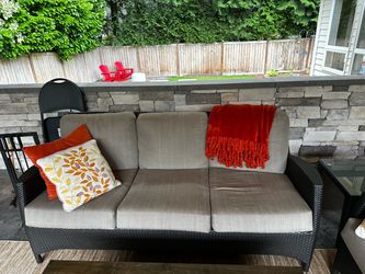 Outdoor sofa and loveseat