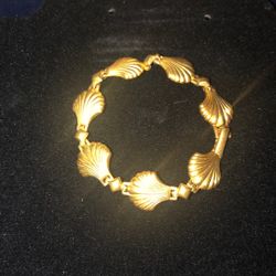 Vintage Avon Gold Plated Shell Bracelet 
