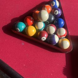 Pool table 