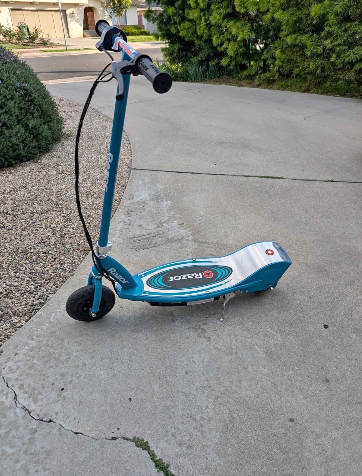 E200 Electric Scooter Buy 1 get 1 Free