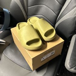 Yeezy Slides (Resin)