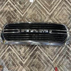 OEM Chrome Dodge Ram 1500 Front Grille/Mopar Grille 2019 2020 2021 2022 2023 RAM