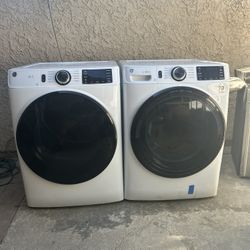 GE Frontlaod Washer And Gas Dryer Set 
