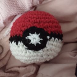 crochet poke ball 