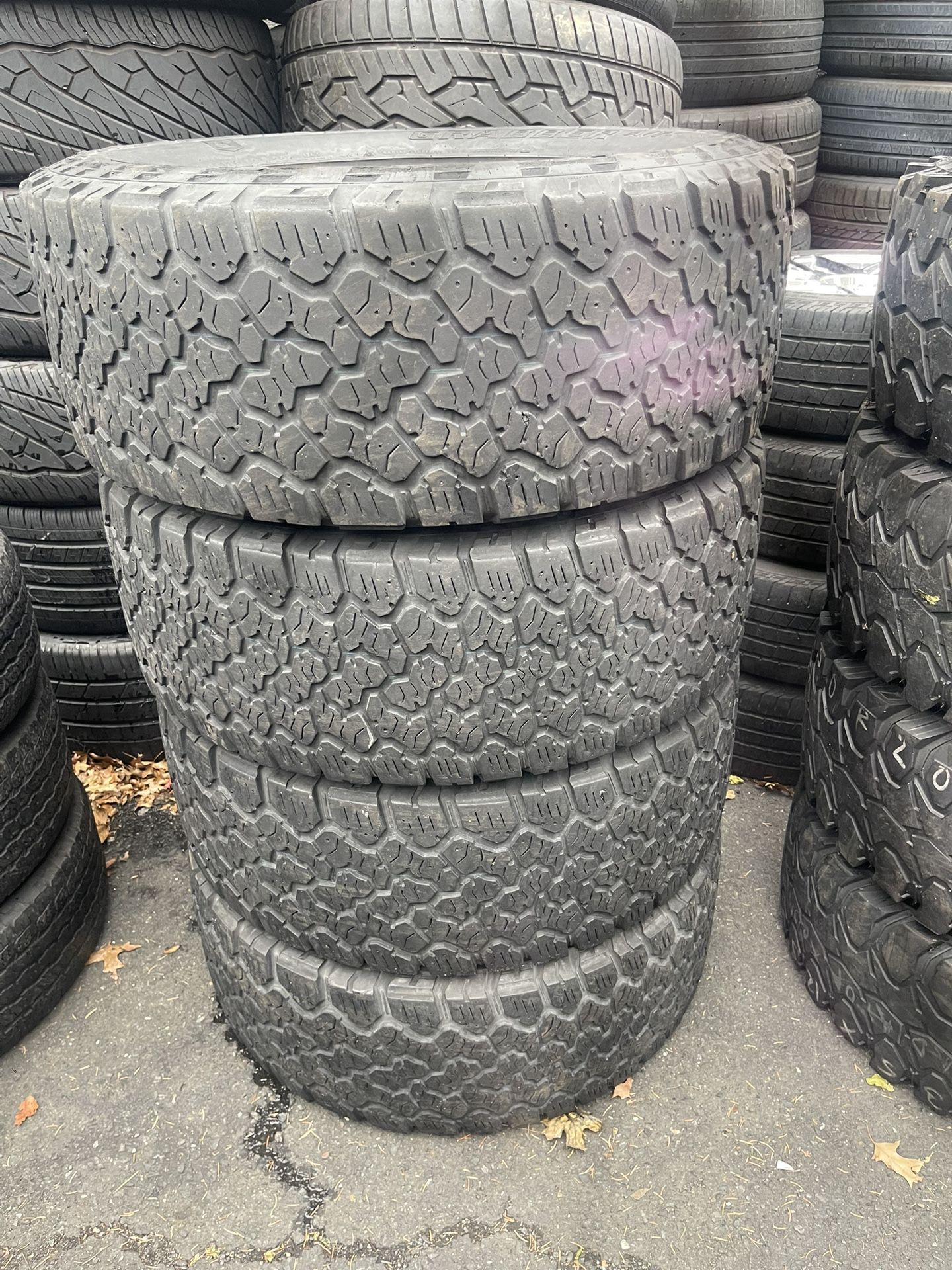 LT 325/60R20 General set of matching used tires in great condition 400$ for 4 tires plus tax. Mount available but not included Wheel alignment avail