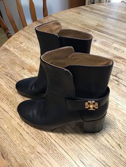 8-1/2M Black Leather Tory Burch Kira Ankle Booties - Compare @400+
