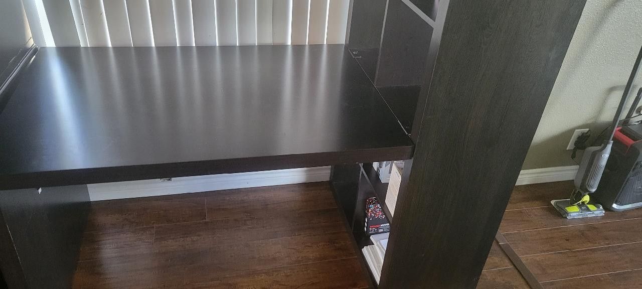 Free Desk Need Gone. ASAP