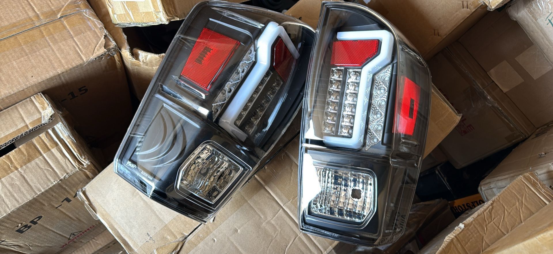 16-23 Toyota Tacoma tailights led