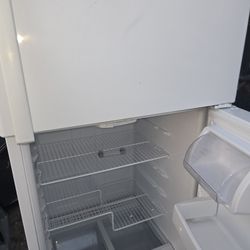Magic Chef Fridge Apt Size 30 By 66 High Works Good 
