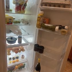 Like New Kenmore Refrigerator 
