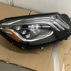 2018-2020 W222 S63AMG ORIGINAL OEM MERCEDES BENZ HEADLIGHT NIGHT VISION TYPE MULTI BEAM RIGHT PASSENGER SIDE ORIGINAL OEM IN GREAT CONDITION 