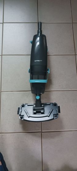 Pool cordless vacuum cleaner
