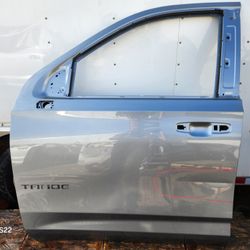 2021 - 2024 CHEVY TAHOE DRIVER SIDE FRONT DOOR..